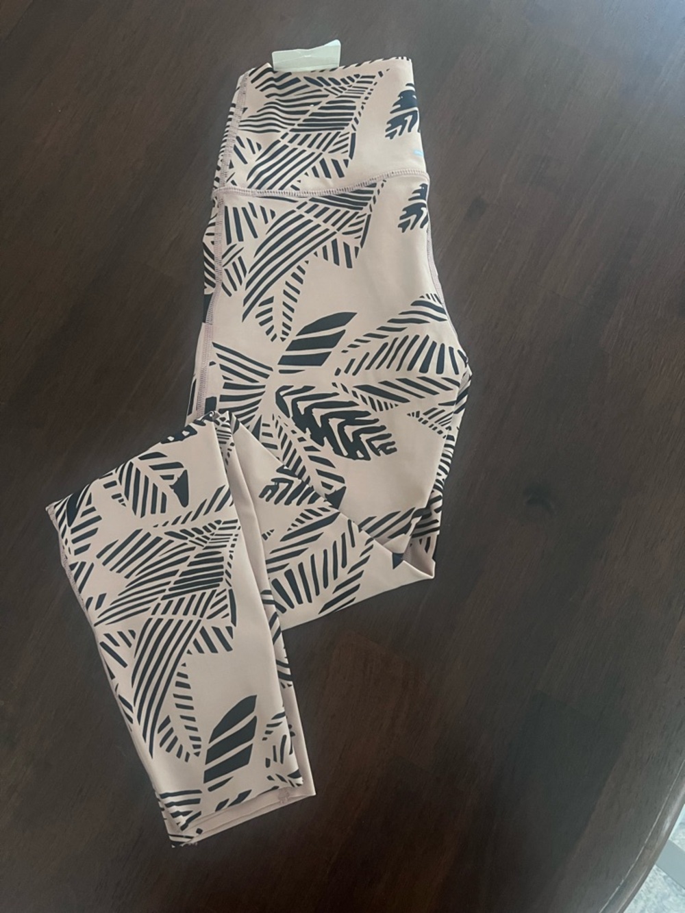 Aerie size medium in Beige and Black print leaf pattern.  These NWT